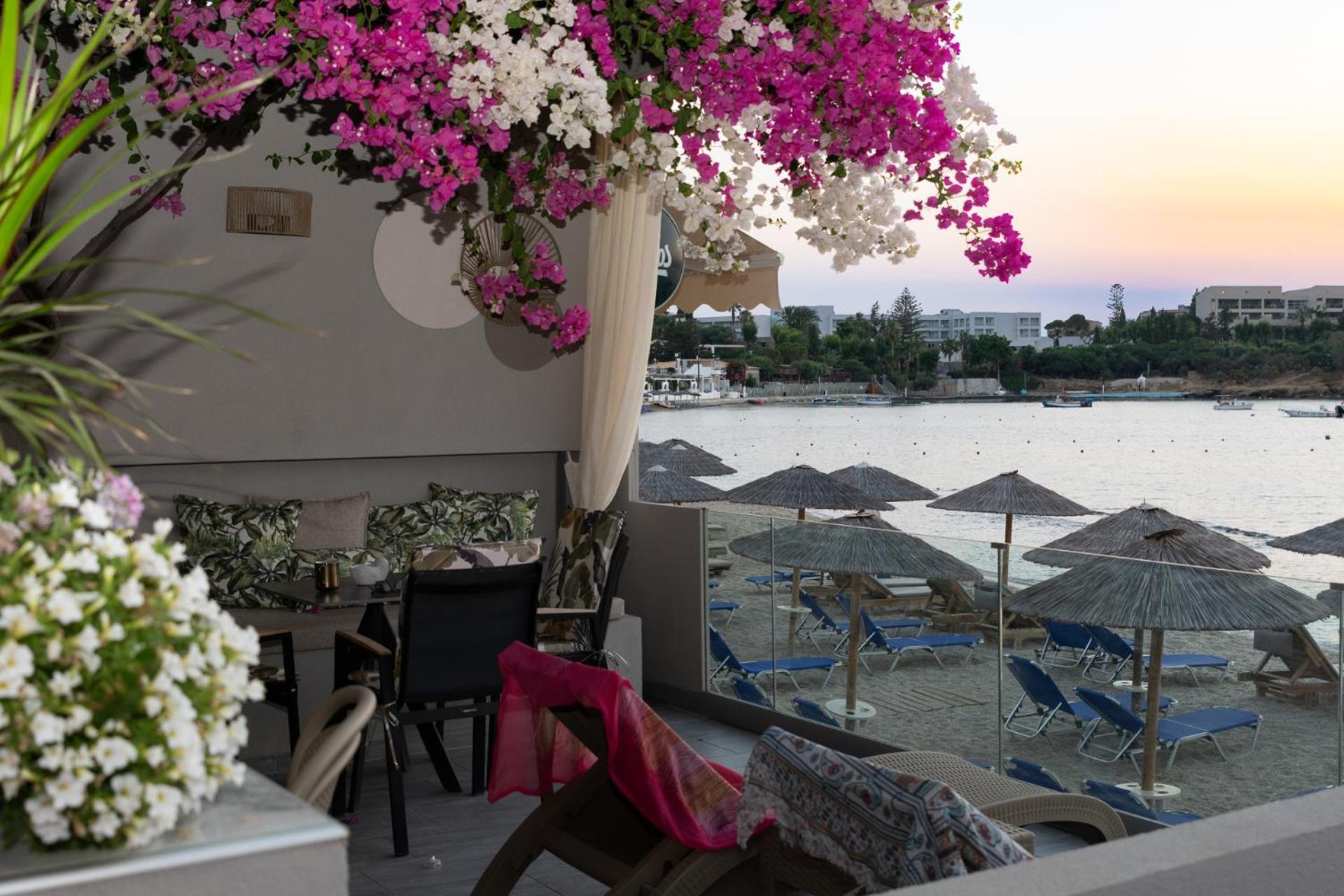 Buganvilla-sea Front